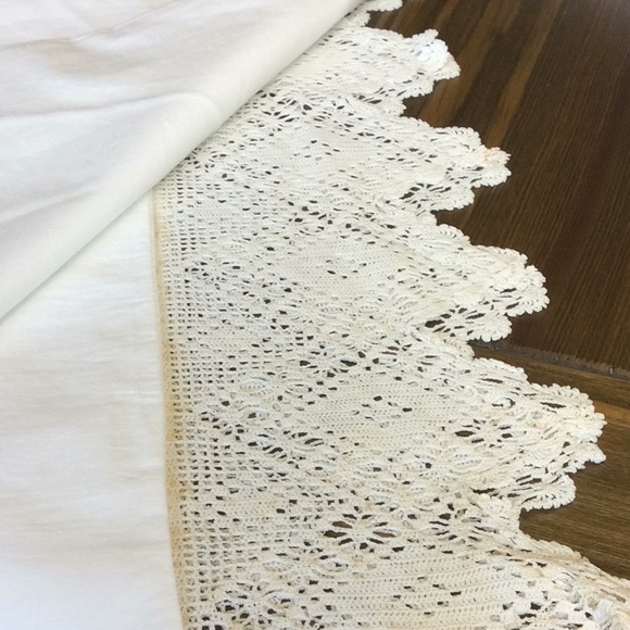 FINAL SALE PRICE Vintage White Lace Edged Pillow Case Set - Picture 2 of 5